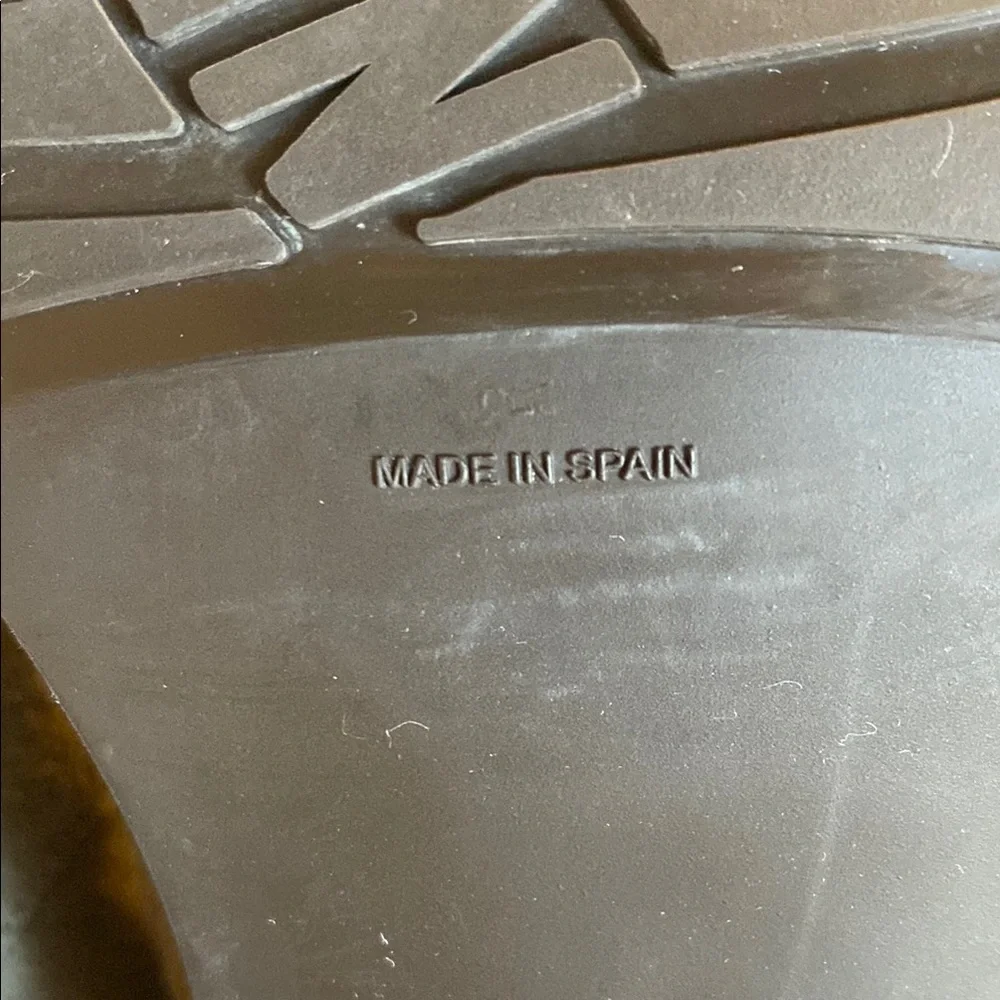 Stuart Weitzman Tieland Over-the-Knee Stretch Suede boots in taupe - Picture 3 of 8